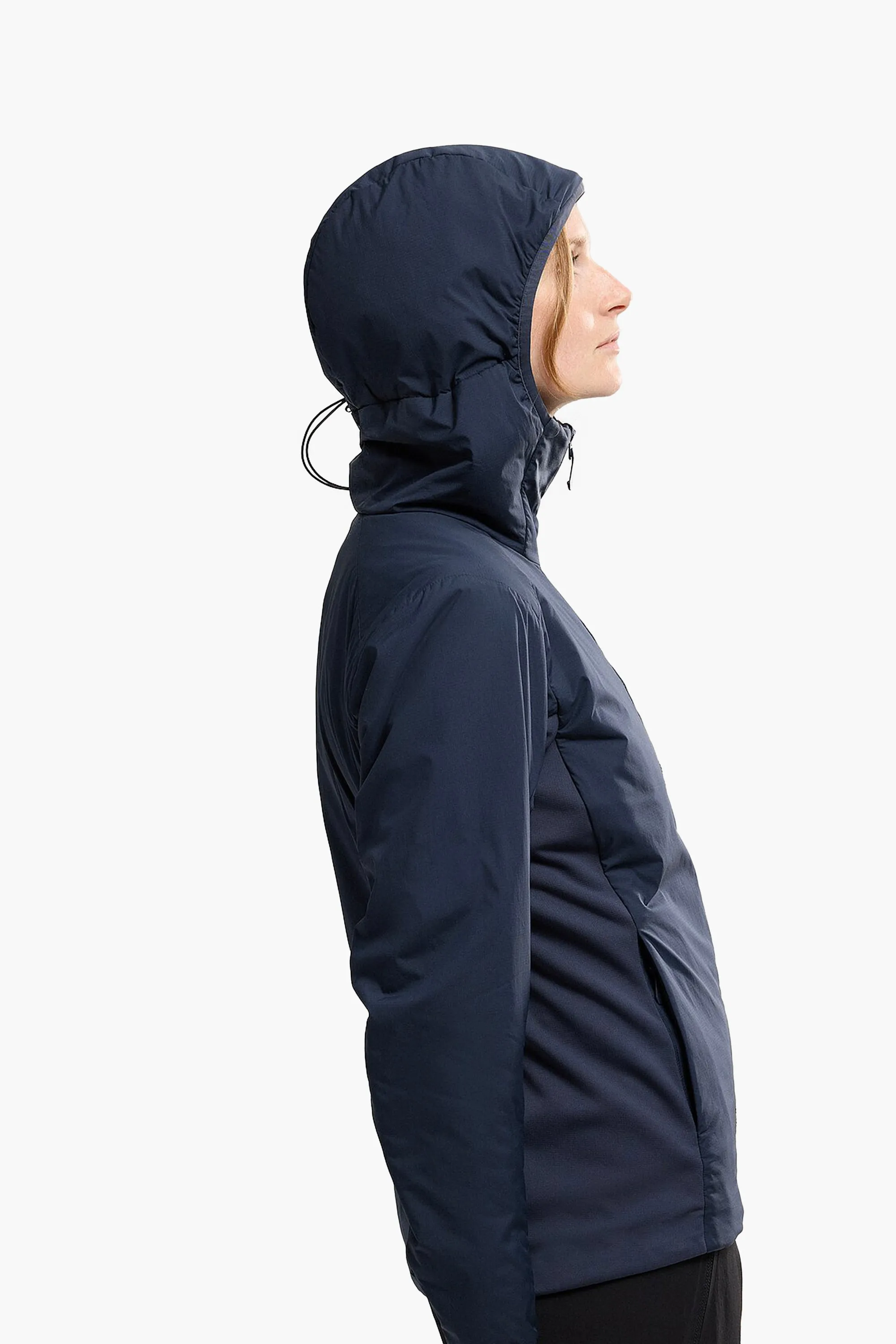 Arc'teryx Women's Atom Hoody in Black Sapphire