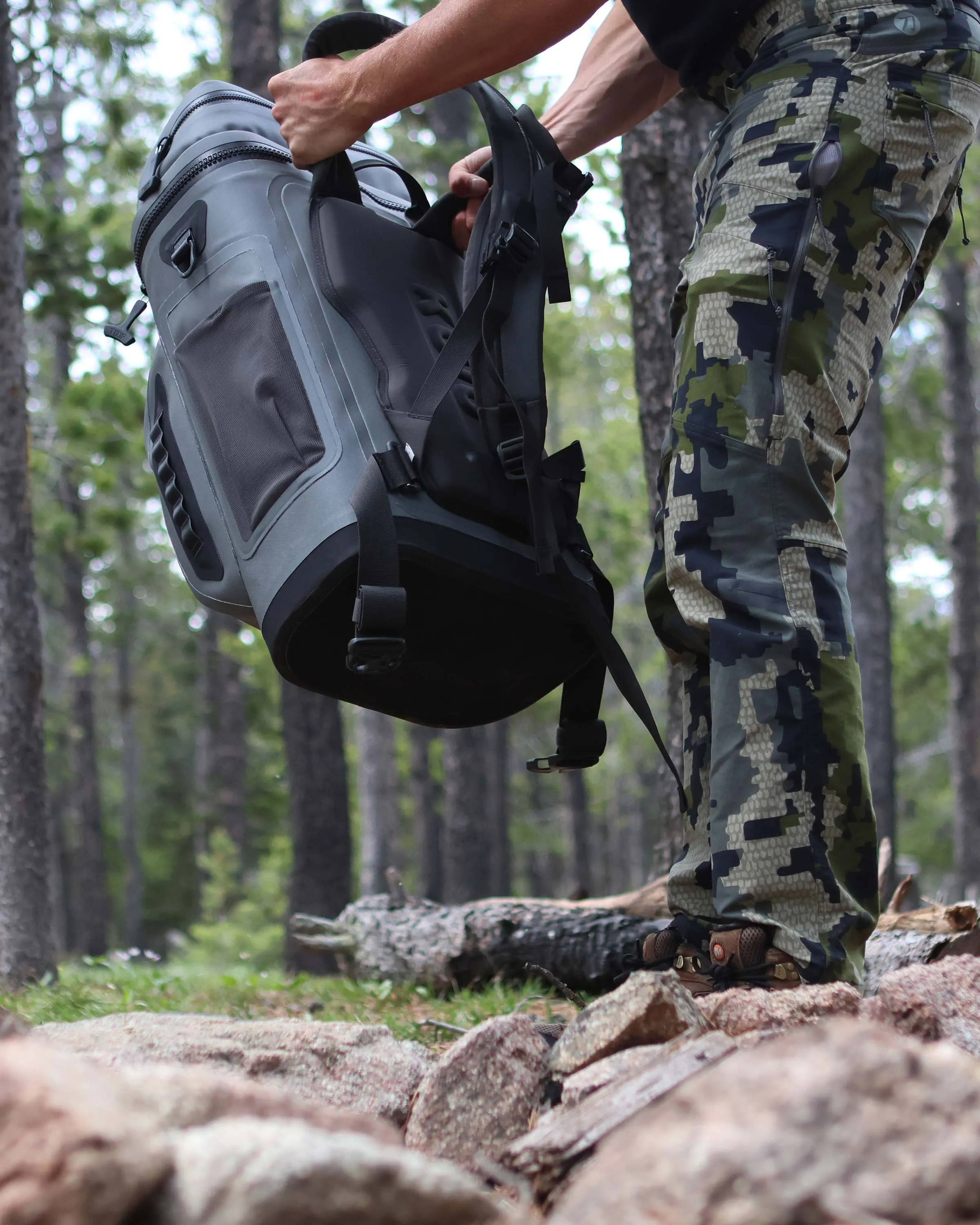 Kodiak 2000 Cooler Backpack | Valo